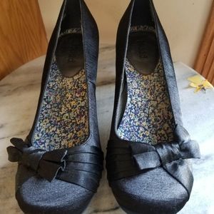 Black Mudd Pumps with Bow size 9